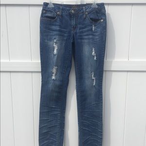 VANITY Distressed Jeans. Size 28 X 33L.